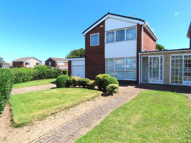 3 bedroom link detached house for sale