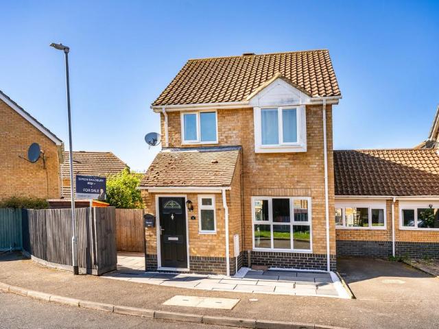 3 bedroom link detached house for sale