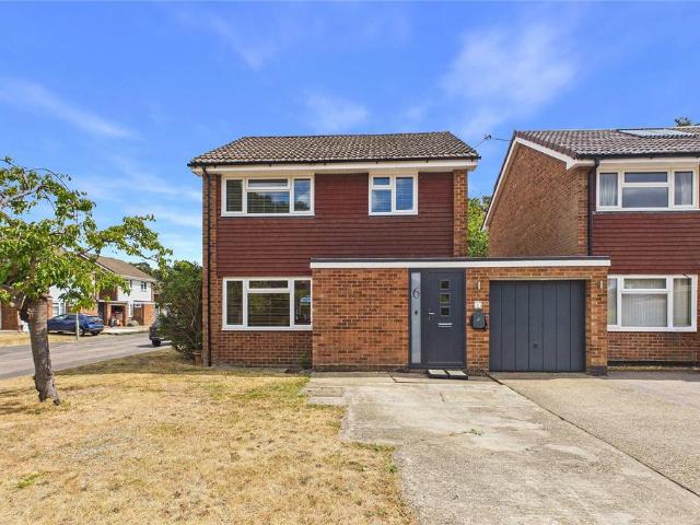3 bedroom link detached house for sale