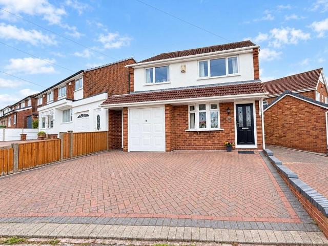 3 bedroom link detached house for sale