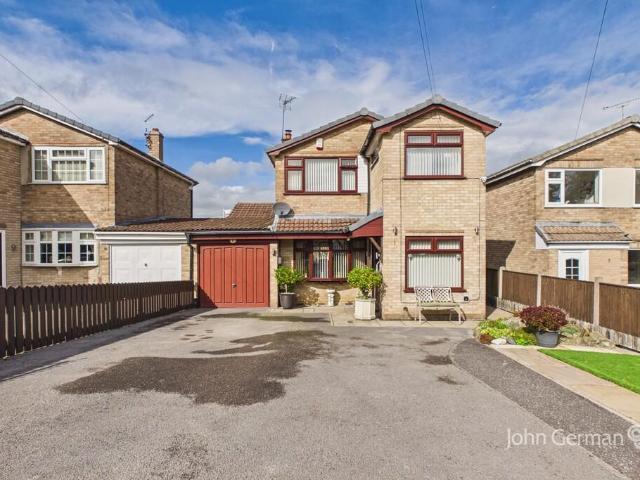 3 bedroom link detached house for sale