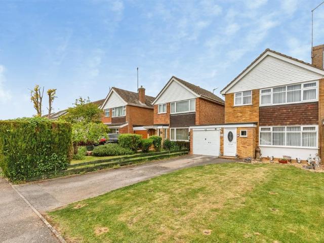 3 bedroom link detached house for sale