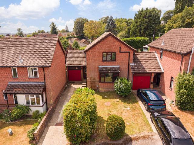 3 bedroom link detached house for sale
