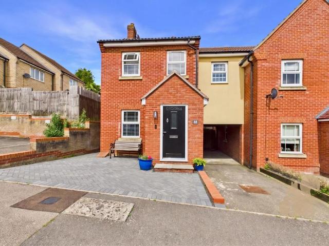 3 bedroom link detached house for sale