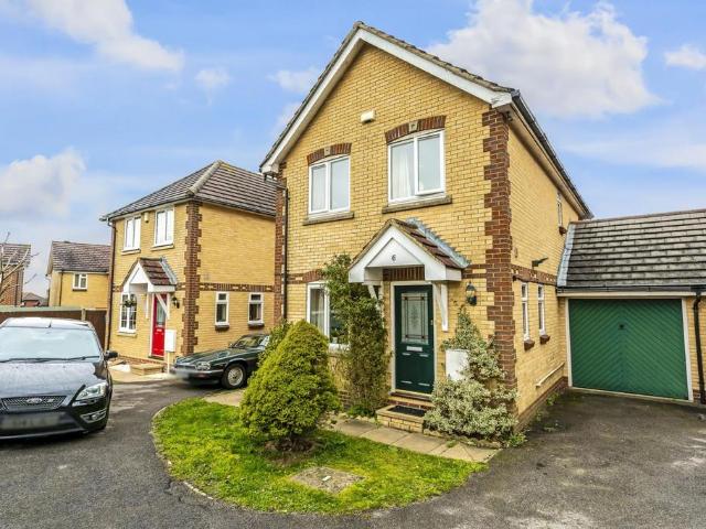 3 bedroom link detached house for sale