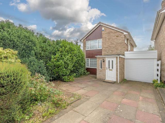3 bedroom link detached house for sale
