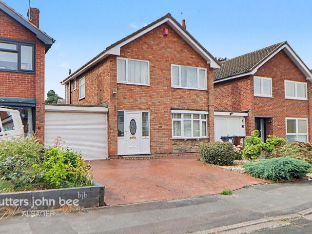 3 bedroom link detached house for sale