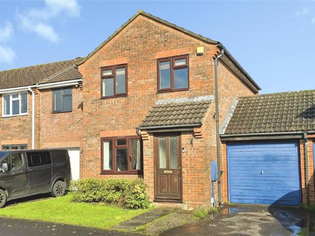 3 bedroom link detached house for sale
