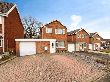 3 bedroom link detached house for sale