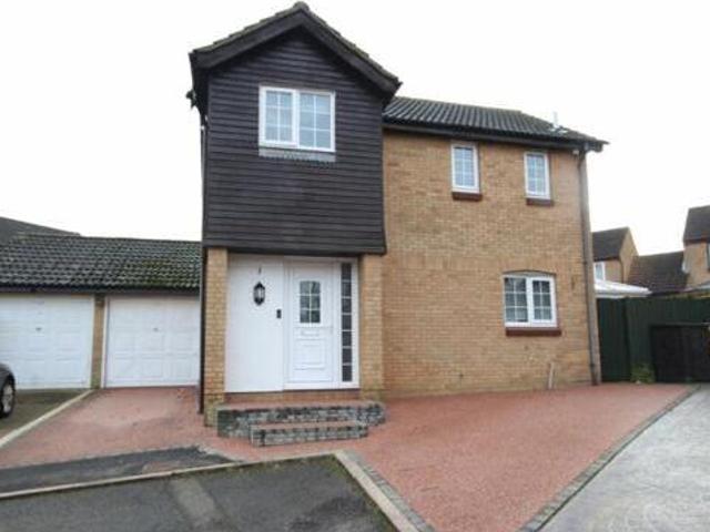 3 Bedroom Link Detached House For Sale In Wellingborough