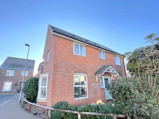 3 Bedroom Link Detached House For Sale In Wymondham, Norfolk