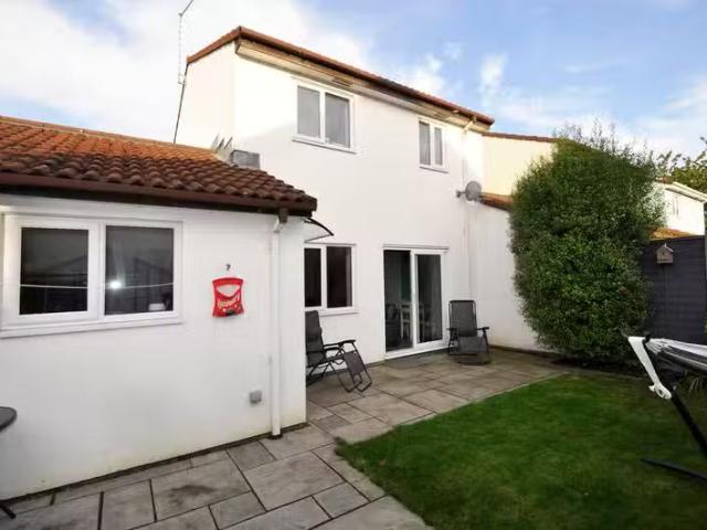 3 bedroom link detached house for rent in Wideatts Road, Chedd.