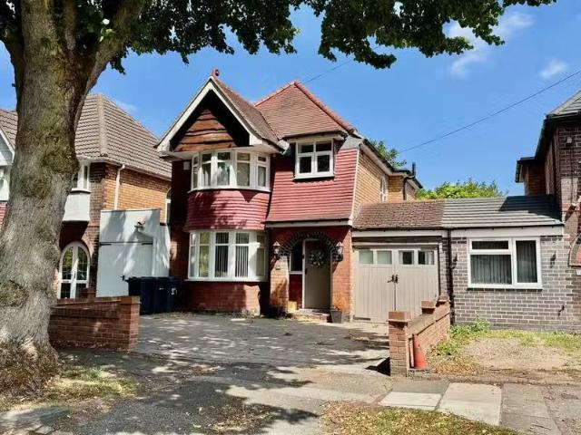 3 bedroom link detached house for rent in Miall Road, Hall Gre.
