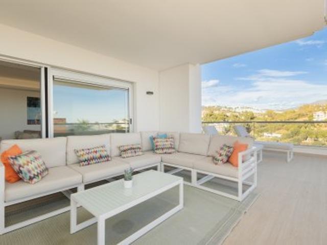 3 bedroom luxury apartment with golf views in Benahavís Costa del Sol