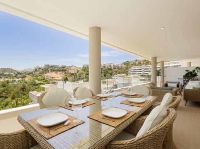 3 bedroom luxury apartment with sea views & private terrace in Benahavis