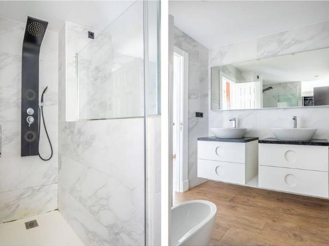 3 bedroom luxury Apartment for rent in Seville, Andalusia