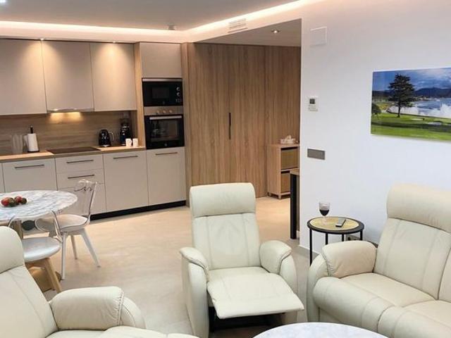 3 bedroom luxury Flat for rent in Benahavís, Andalusia