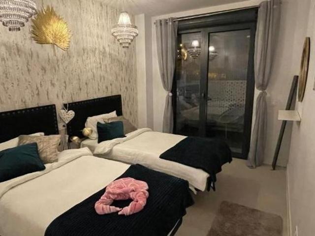 3 bedroom luxury Flat for rent in Estepona, Spain