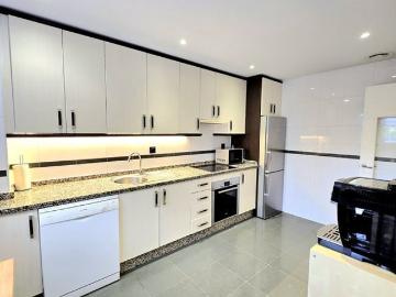 3 bedroom luxury Flat for rent in Estepona, Spain