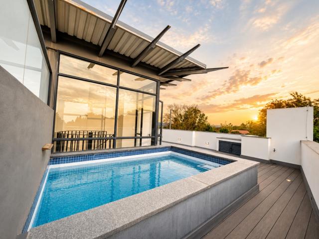 3 Bedroom Luxury Penthouse with Rooftop Pool
