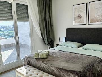 3 bedroom luxury penthouse for rent in Nueva Andalucia, Spain
