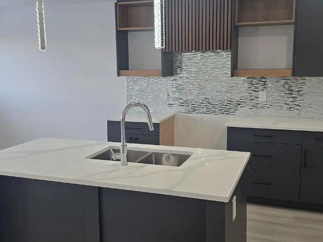 3 bedroom luxury townhouse in a quiet neighborhood with access to amenities