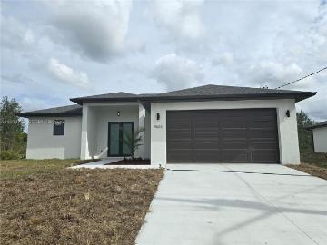 3 bedroom luxury Villa for rent in Lehigh Acres, Florida