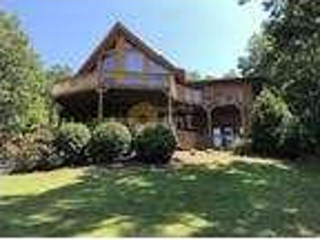 3 Bedroom Mountain Lodge with Great View in Clarkesville