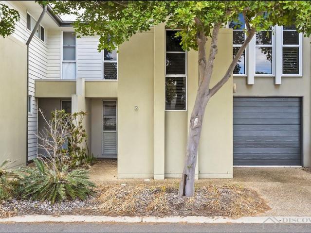 3 Bed, 2.5 Bath, w/ Garage, Contemporary Villa!