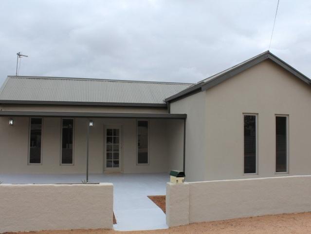 3 Bedroom modern home in quiet location AVAILABLE NOW
