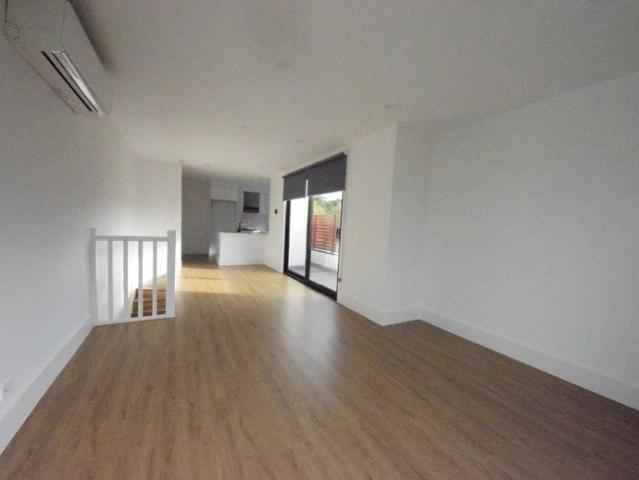 3 BEDROOM MODERN LUXURY NEARLY NEW TOWNHOUSES