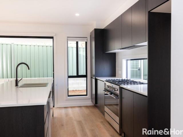 3 Bedroom Modern Townhouse!
