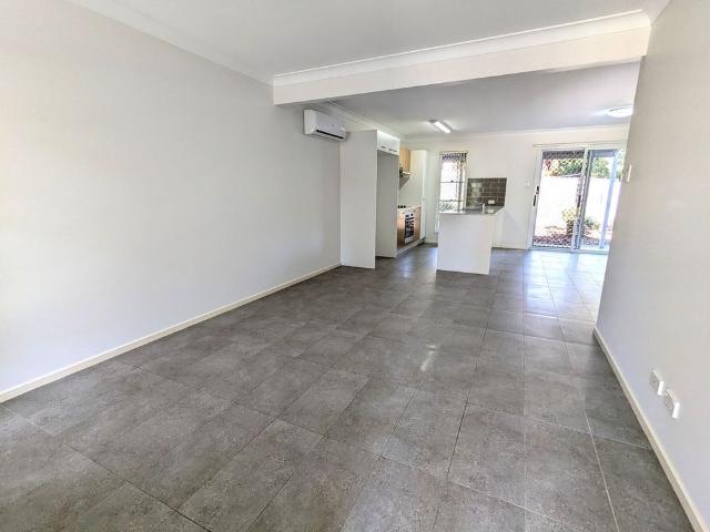 3 Bedroom Modern Townhouse Available to rent from 5 August