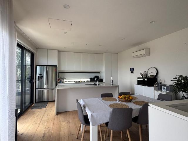 3 Bedroom Modern Townhouse in prime Oak Park location Fully Furnished