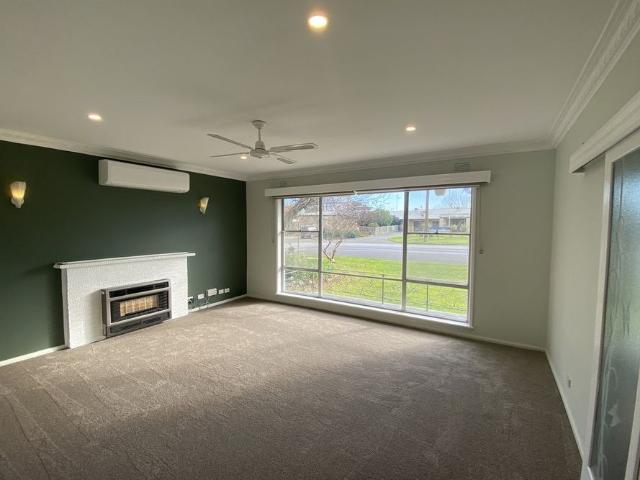 3 Bedroom Modernly updated home