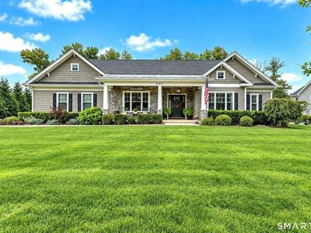 3 bedroom, Monroe CT 06468 105495936
