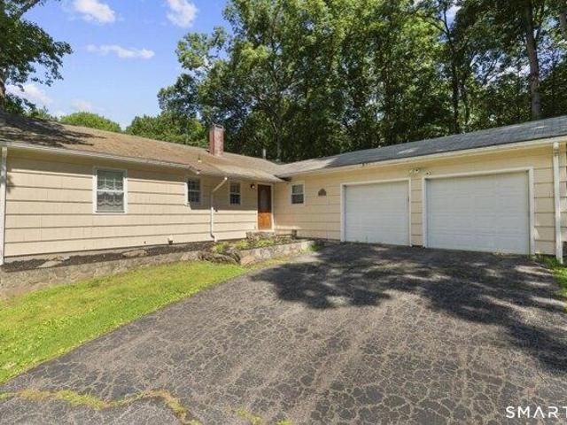 3 bedroom, Monroe CT 06468 105438109