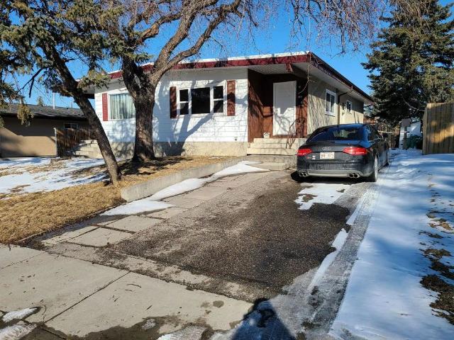 3 Bedroom Main Floor House in Huntington Hills, NW Calgary – Available Immediate — 3 Bedrooms Duplex