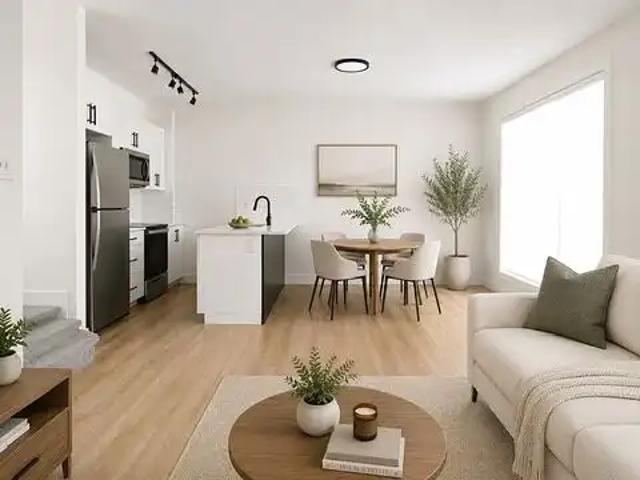 3 BEDROOM MAIN HOME SPRUCE AVENUE MINUTES TO NAIT AND ROYAL ALEX