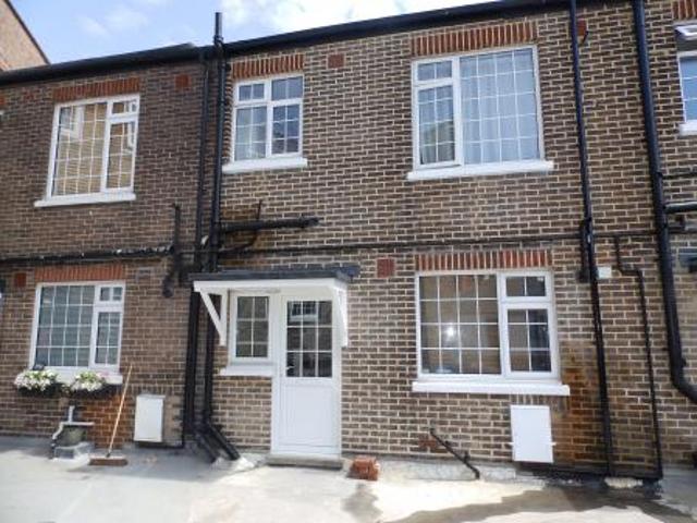 3 bedroom Maisonette To Let