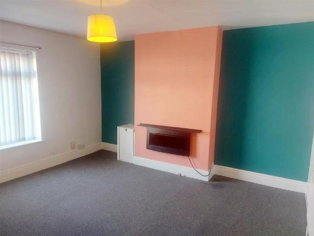 3 bedroom Maisonette to rent