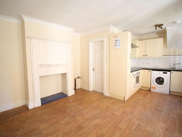 3 bedroom maisonette to rent