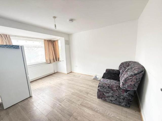 3 bedroom maisonette to rent