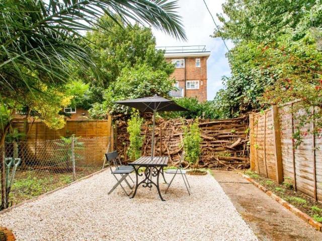 3 bedroom maisonette to rent