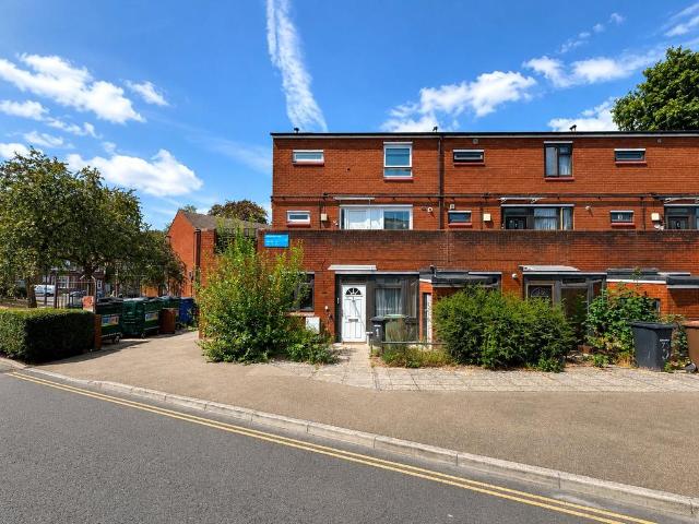 3 bedroom maisonette to rent