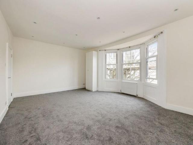 3 bedroom maisonette to rent