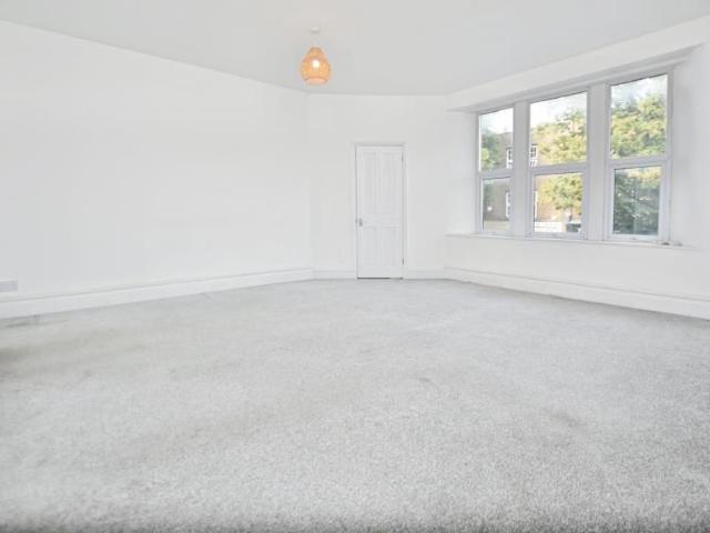 3 bedroom maisonette to rent