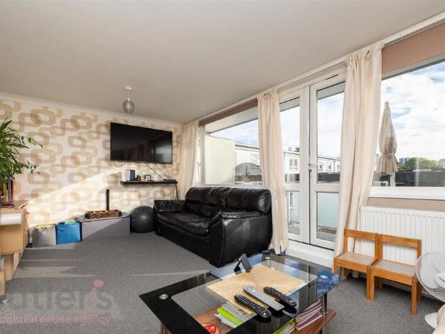 3 bedroom maisonette to rent