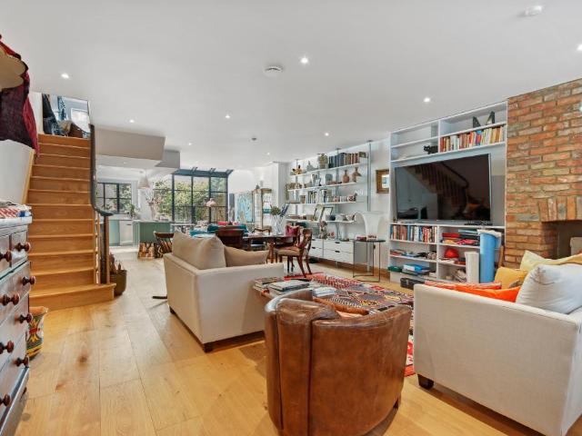 3 bedroom maisonette to rent