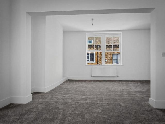 3 bedroom maisonette to rent